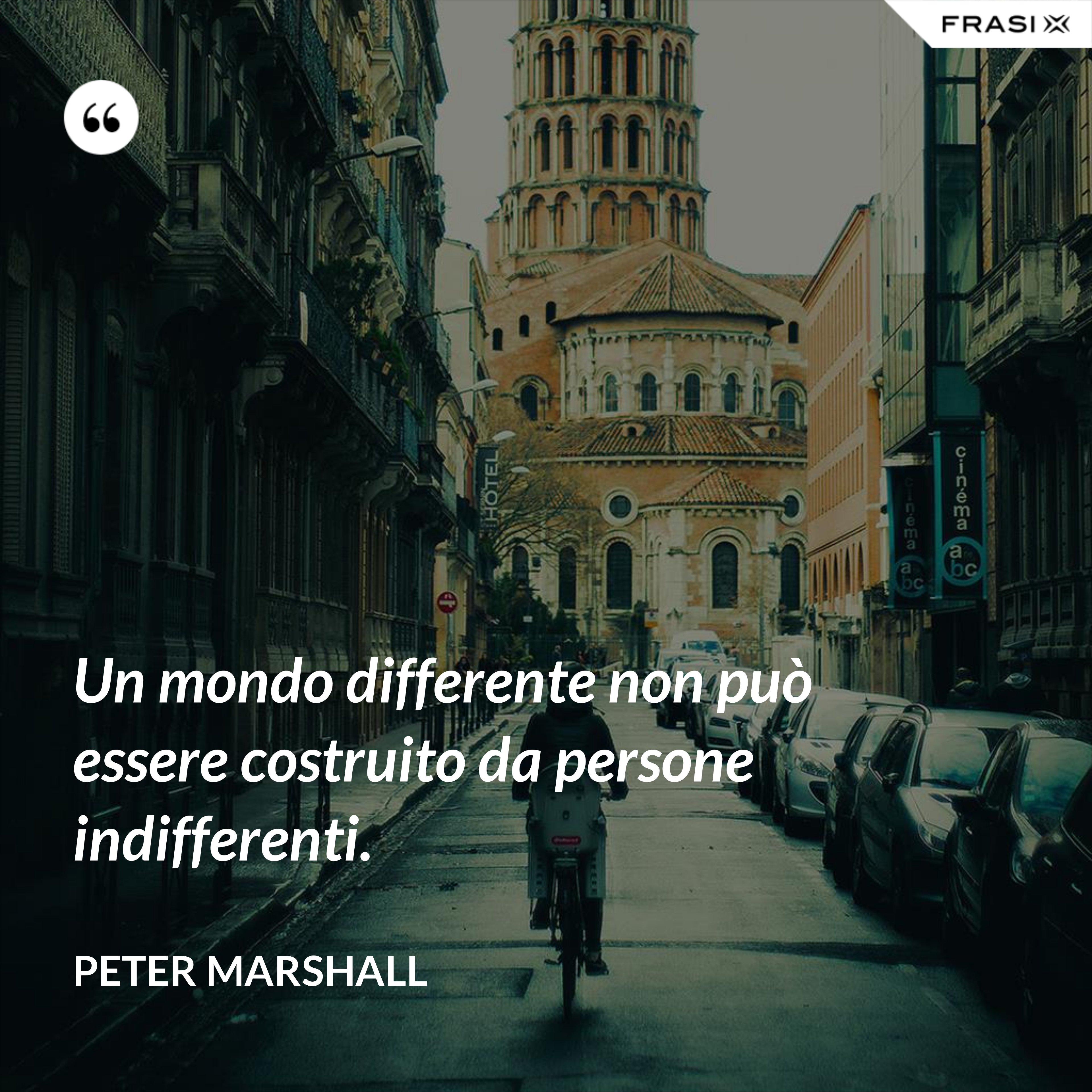 Un mondo differente non può essere costruito da persone indifferenti. - Peter Marshall