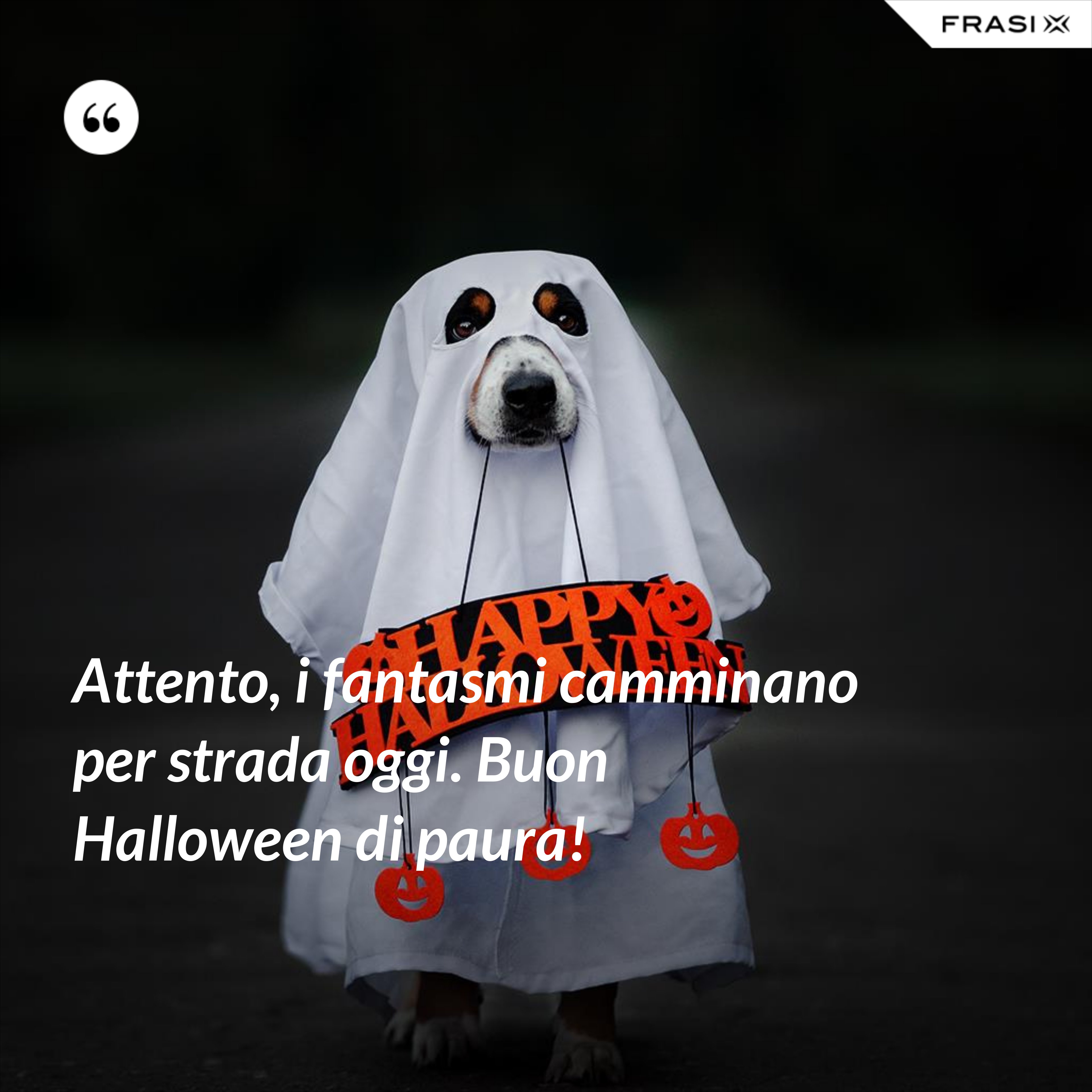 Attento, i fantasmi camminano per strada oggi. Buon Halloween di paura! - Anonimo