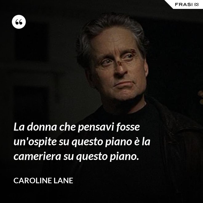 La donna che pensavi fosse un'ospite su questo piano è la cameriera su questo piano. - Caroline Lane